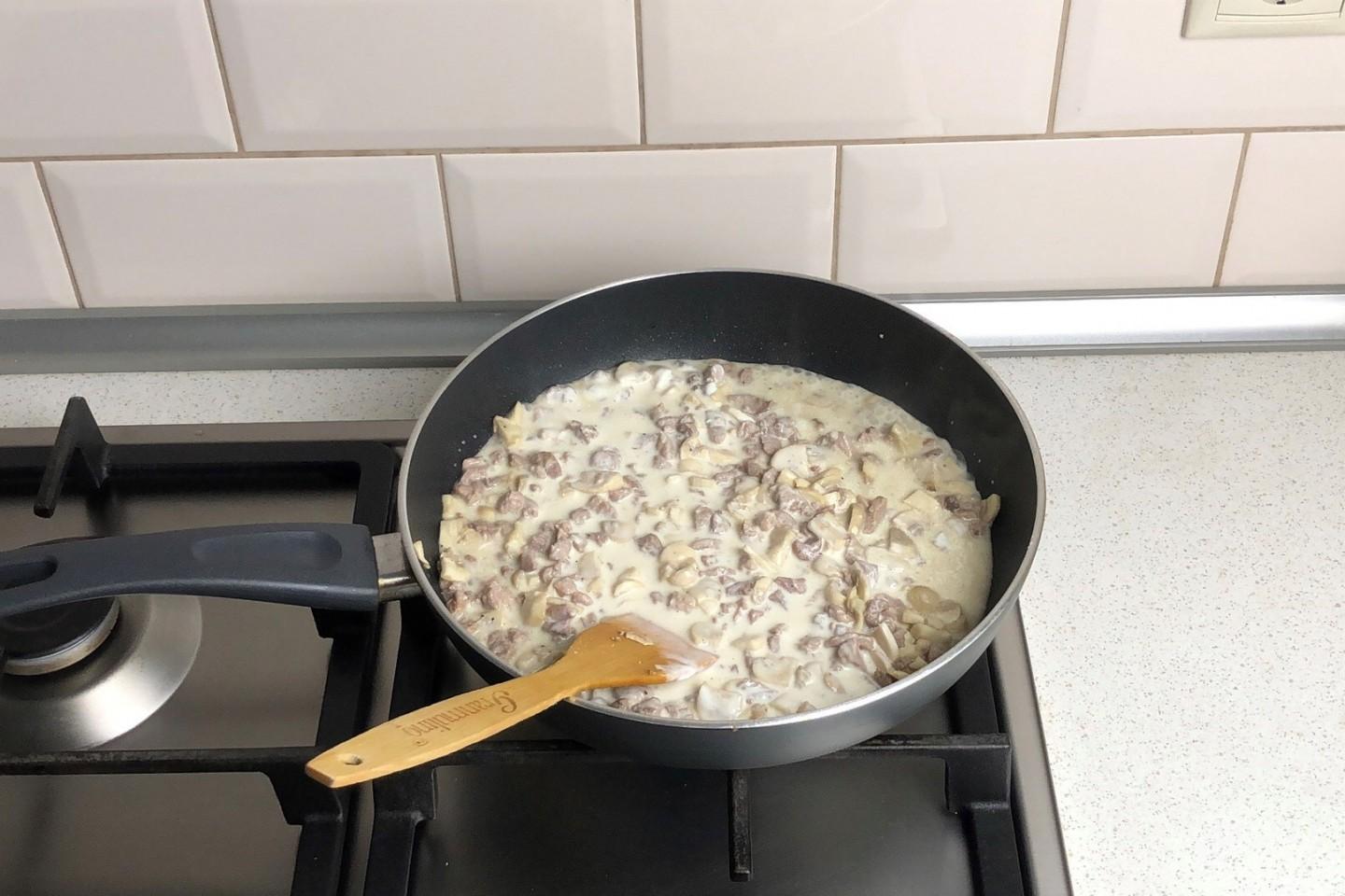 Шаг 10 приготовления Лазанья с курицей грибами и соусом бешамель