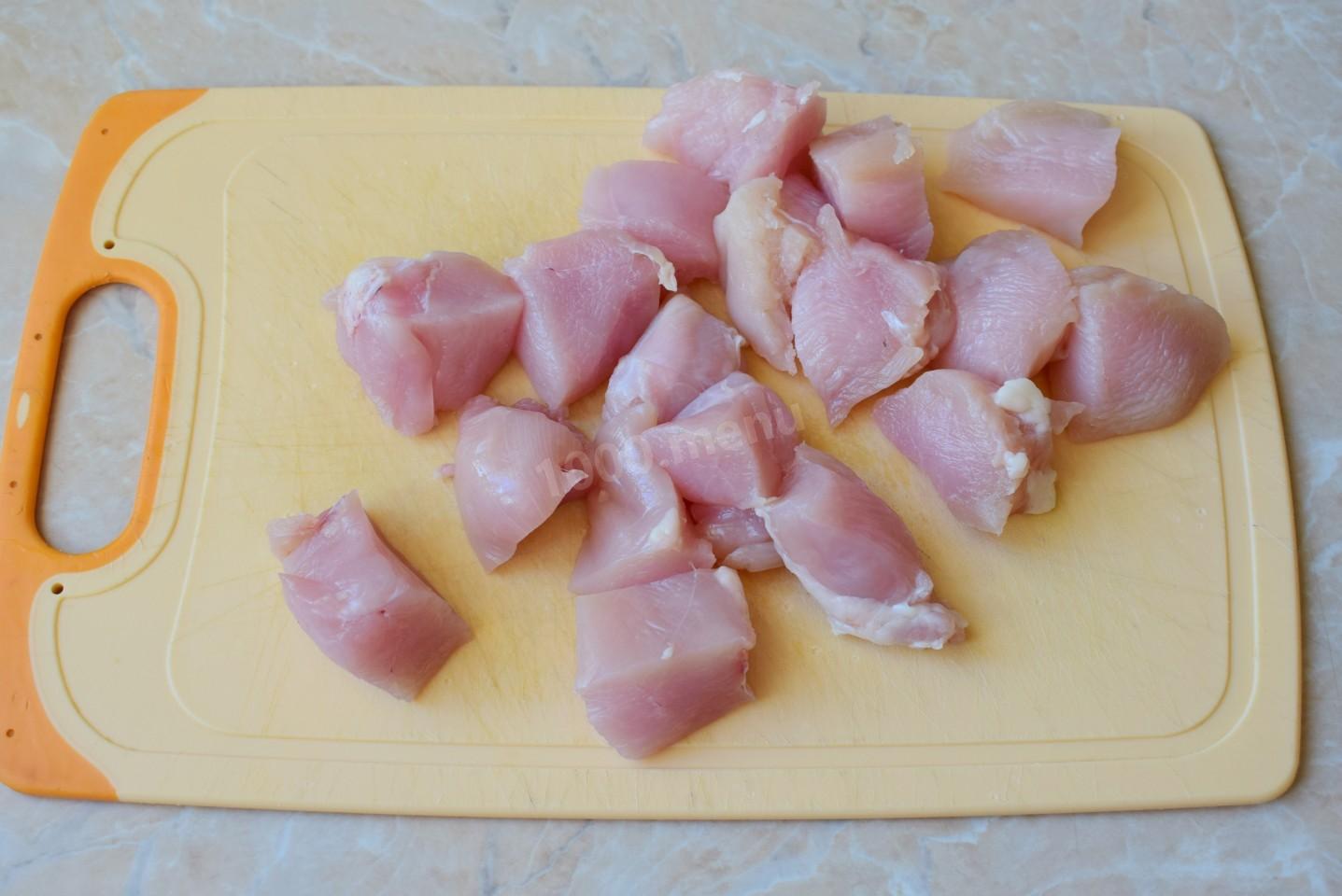 Шаг 2 приготовления Подлива из куриных грудок с мукой и грибами