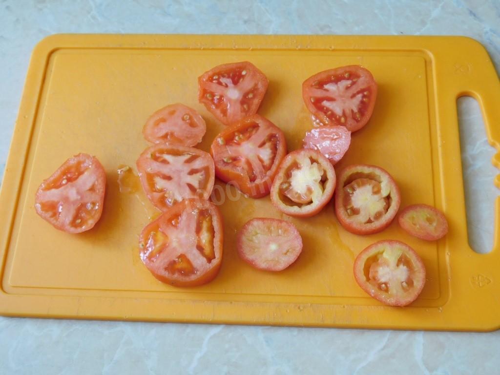 Шаг 1 приготовления Яичница с помидорами и сыром
