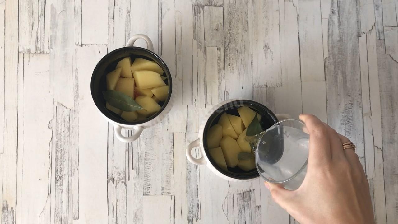 Шаг 9 приготовления Говядина в горшочках с картошкой