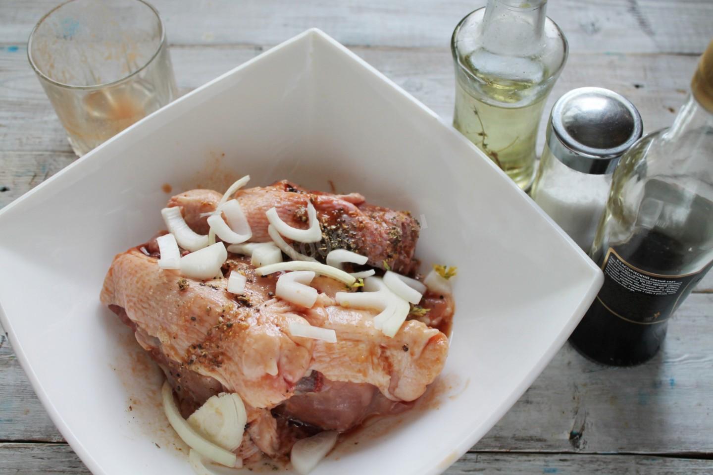 Шаг 3 приготовления Куриные спинки в духовке