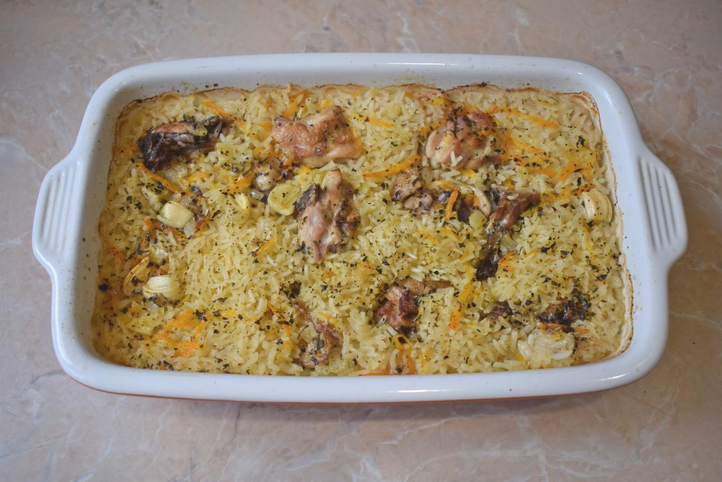 Шаг 8 приготовления Плов в духовке с курицей