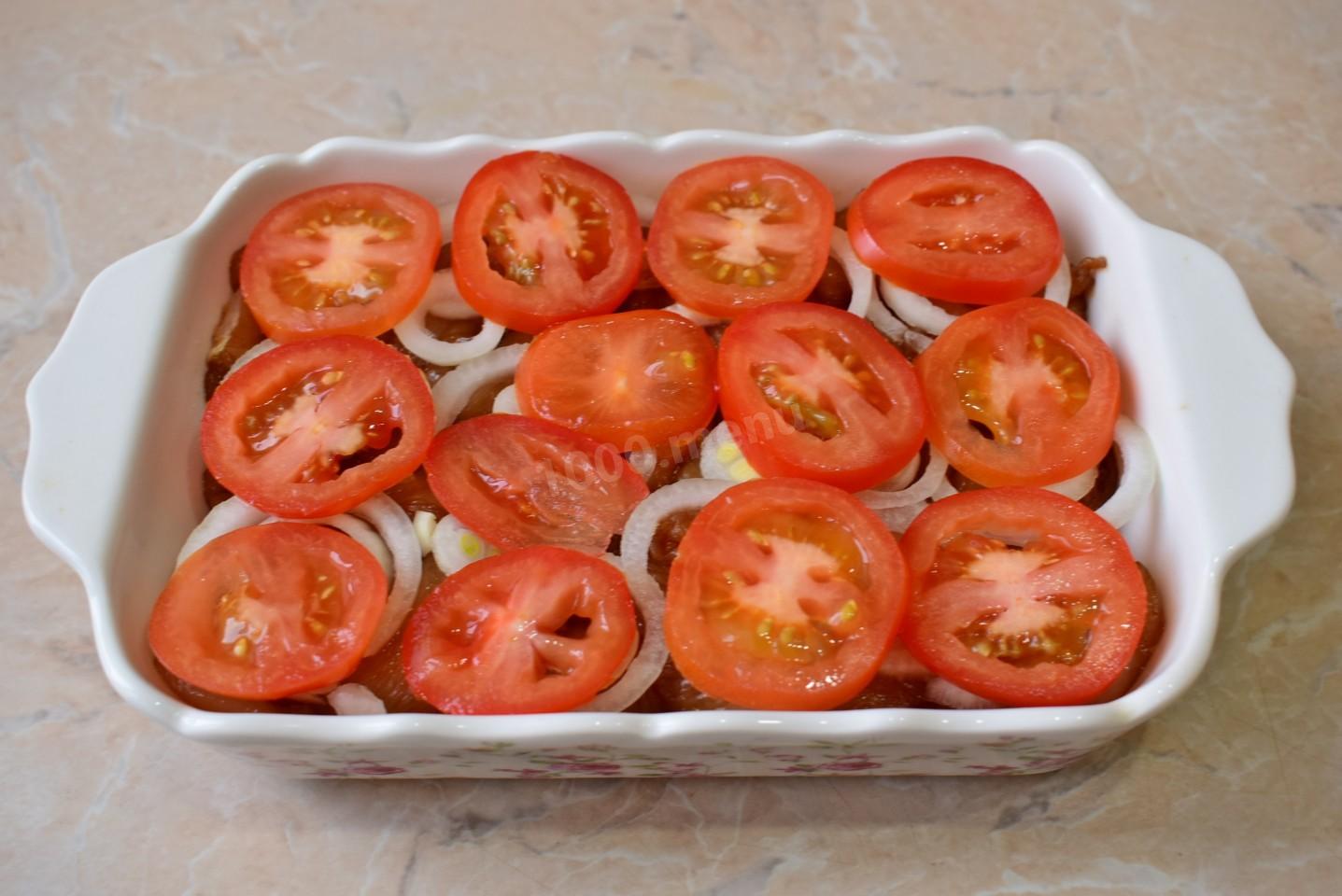 Шаг 6 приготовления Куриное филе с картошкой и помидорами в духовке