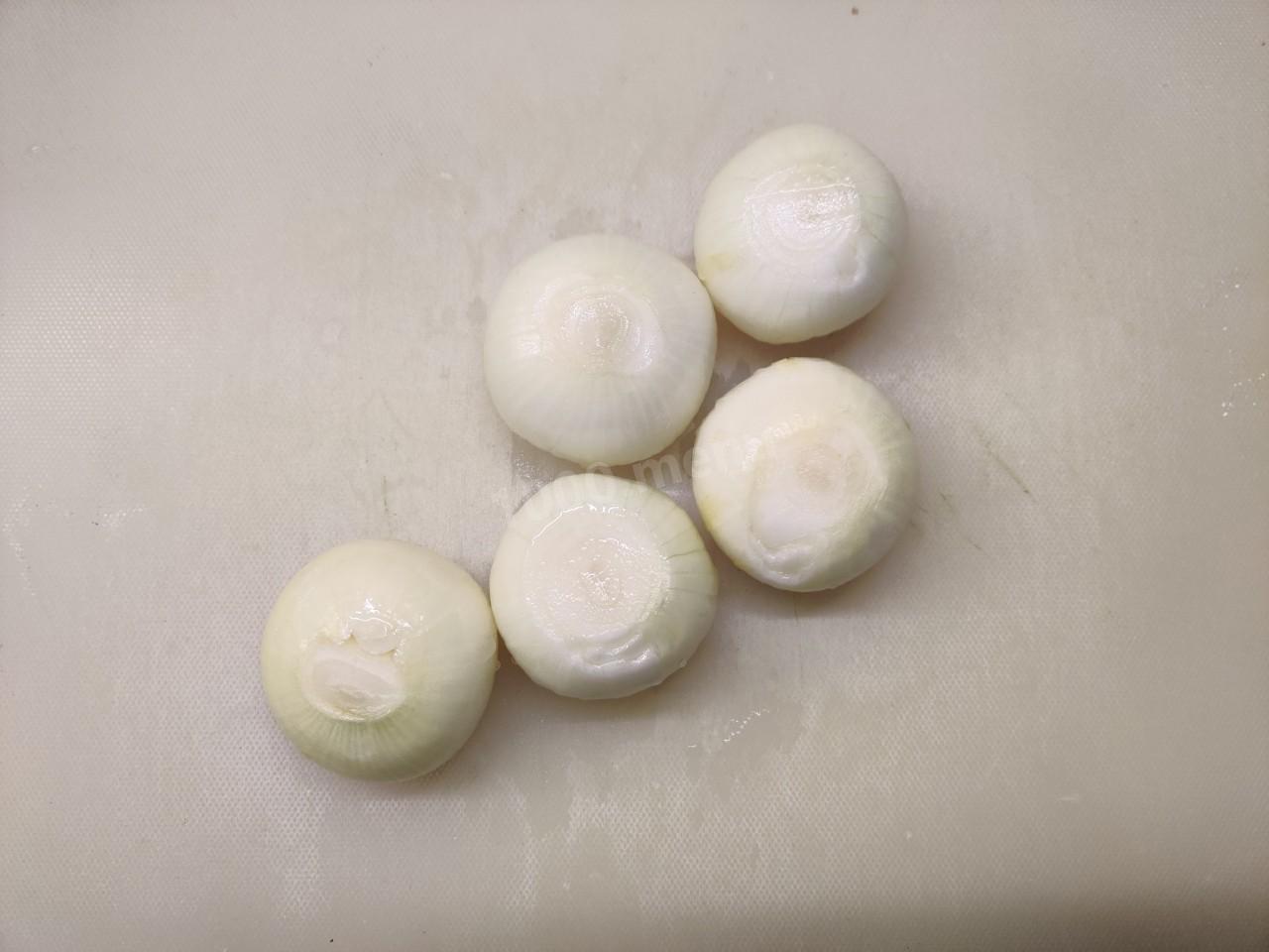 Шаг 2 приготовления Луковые котлеты с манкой