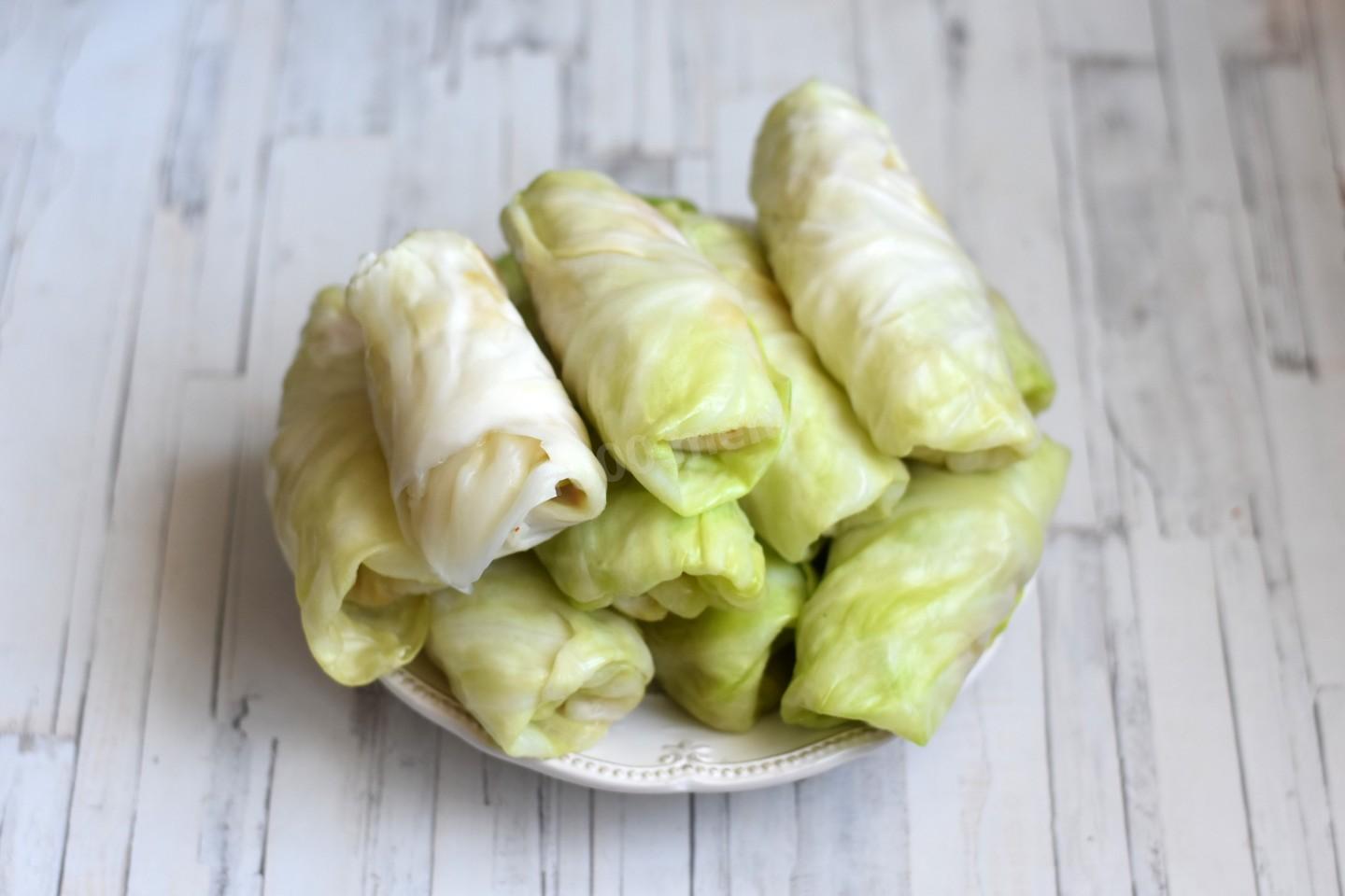 Шаг 15 приготовления Голубцы с куриным фаршем и рисом в кастрюле