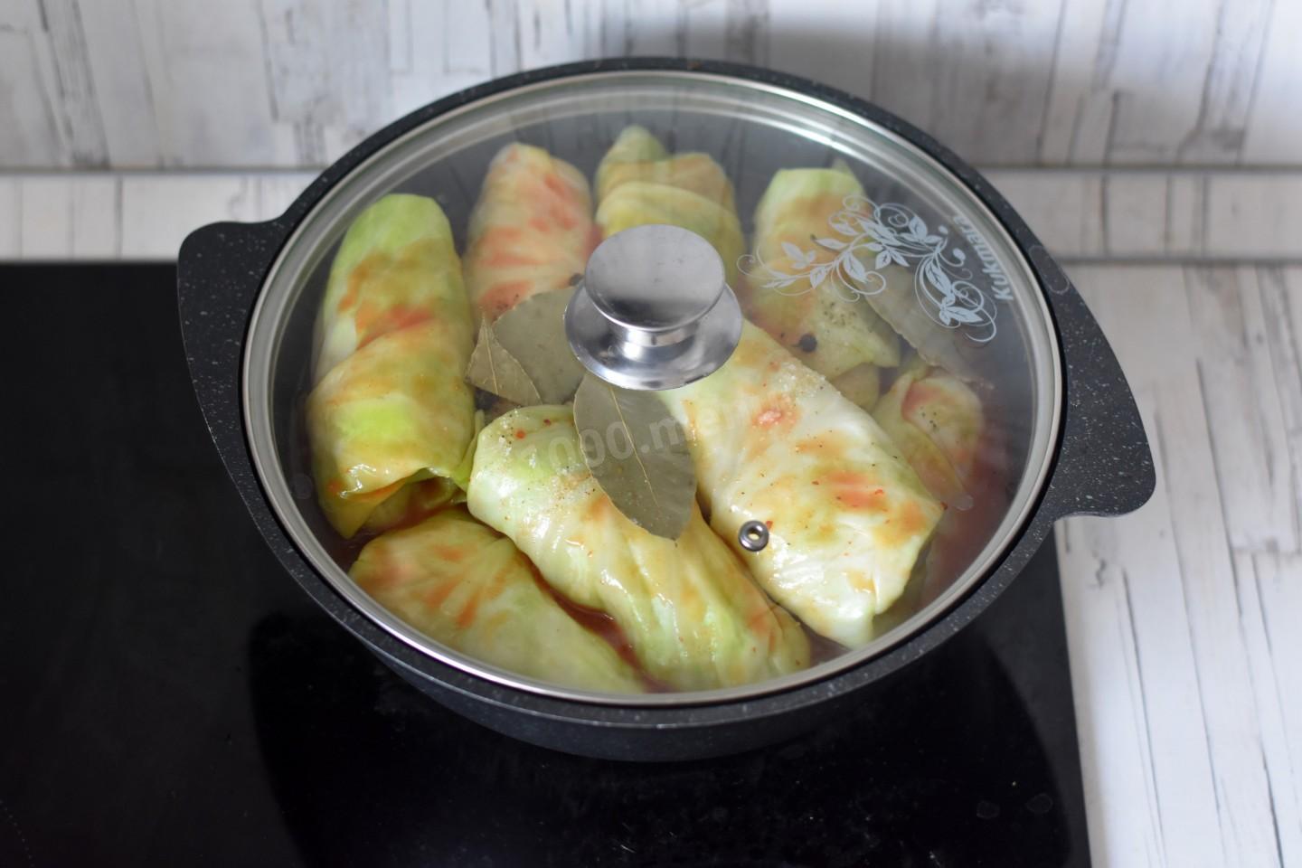 Шаг 18 приготовления Голубцы с куриным фаршем и рисом в кастрюле