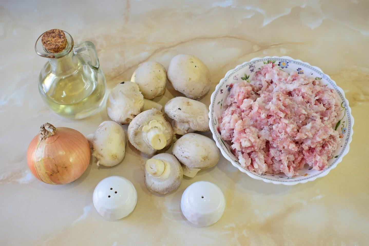 Шаг 1 приготовления Фарш с грибами на сковороде