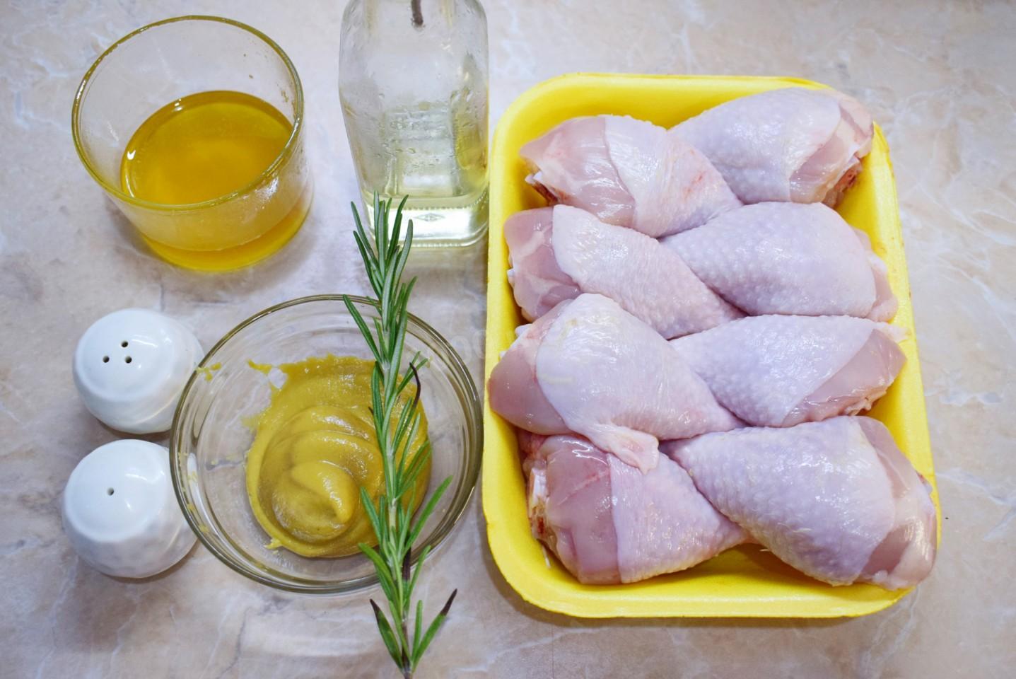 Шаг 1 приготовления Курица в медово горчичном соусе в духовке запеченная