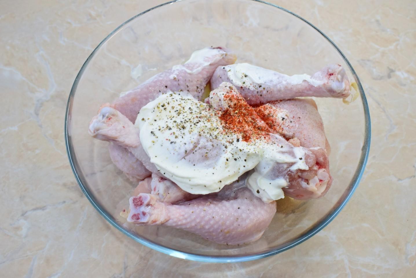 Шаг 3 приготовления Курица с луком в духовке