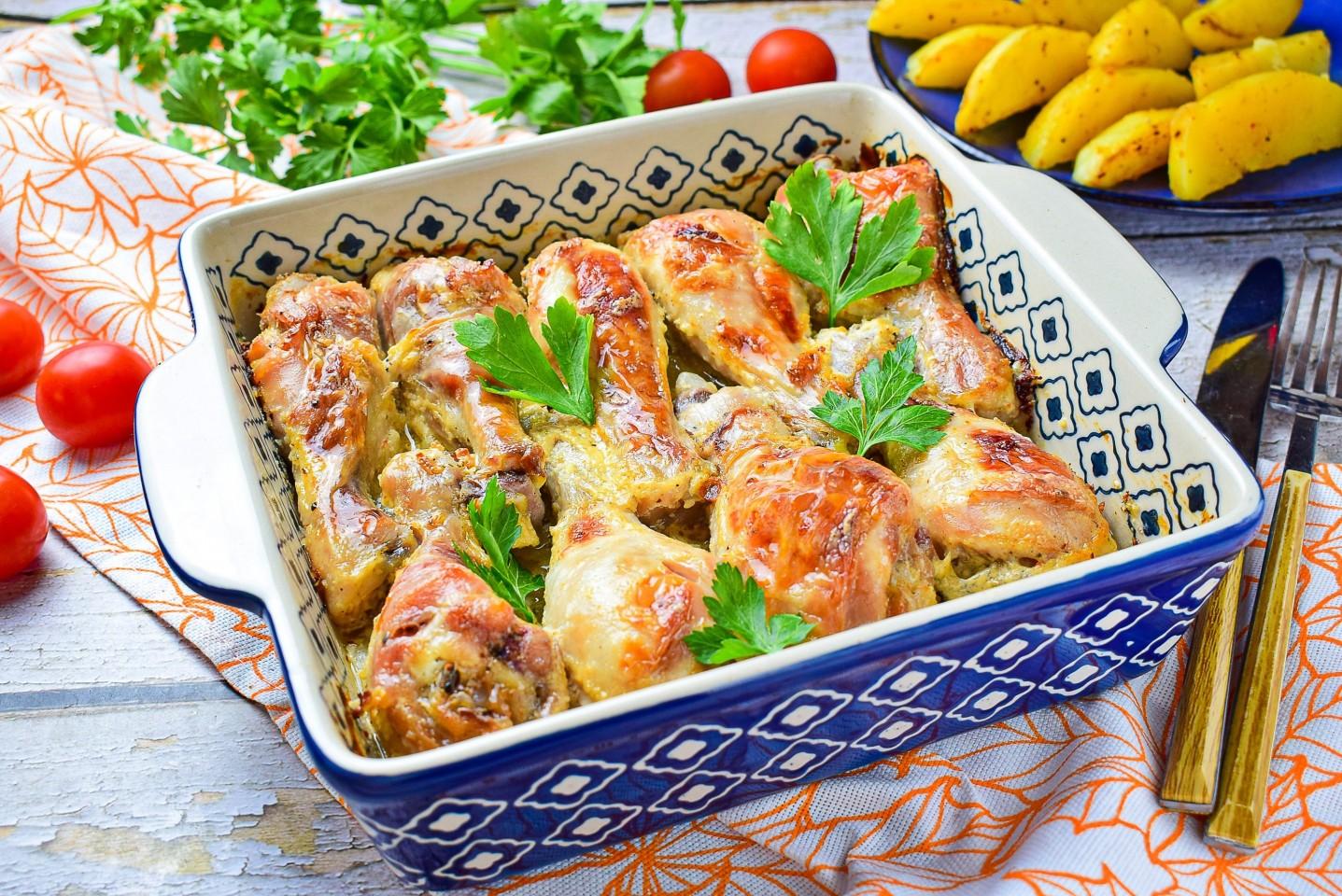 Обложка рецепта Курица с луком в духовке
