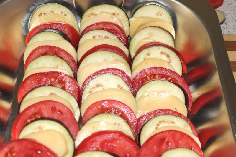 Шаг 4 приготовления Запеканка из баклажанов с помидорами и сыром в духовке