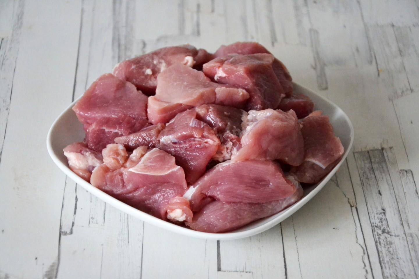 Шаг 2 приготовления Мясо кусочками в духовке