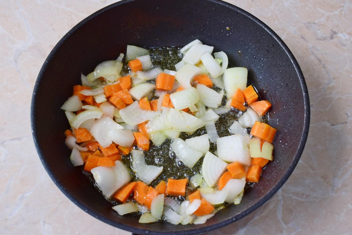 Шаг 3 приготовления Курица тушеная с картошкой в мультиварке