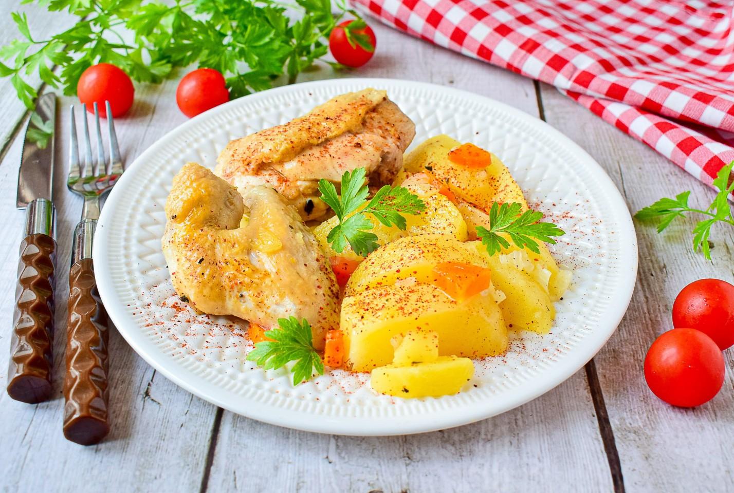 Обложка рецепта Курица тушеная с картошкой в мультиварке