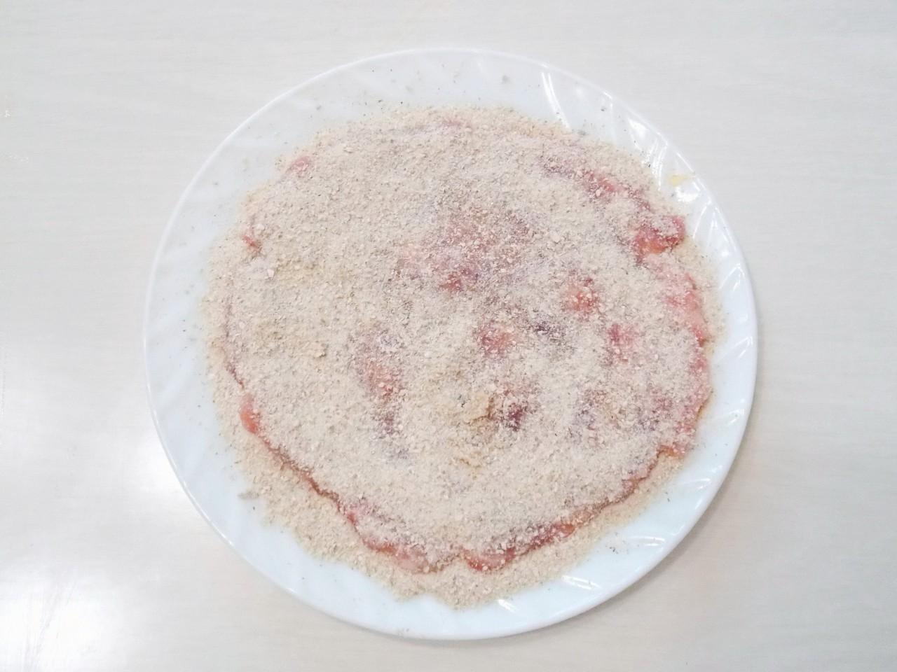 Шаг 8 приготовления Шницель из фарша на сковороде
