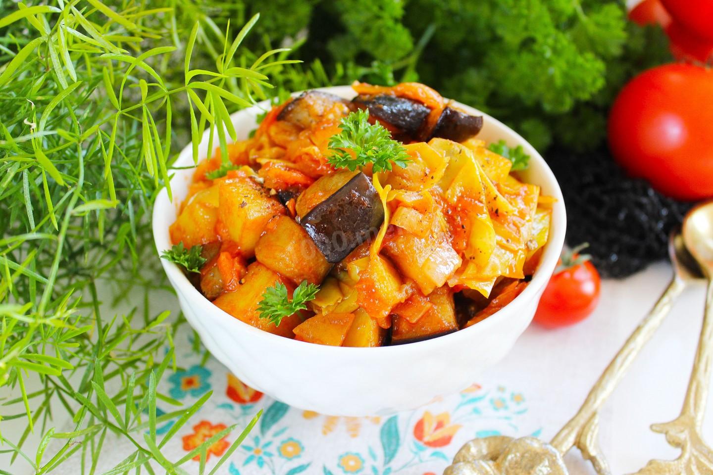 Шаг 13 приготовления Баклажан с капустой картошкой рагу