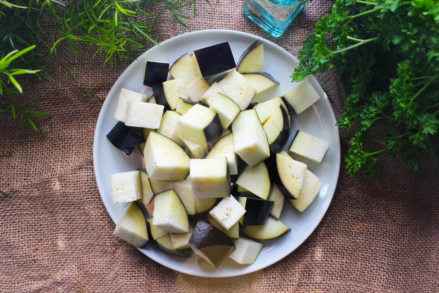 Шаг 6 приготовления Баклажан с капустой картошкой рагу