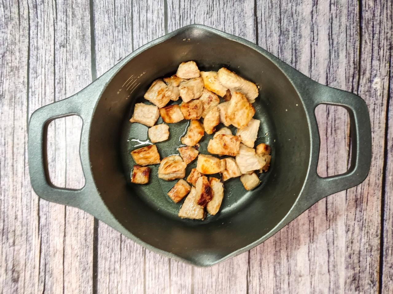 Шаг 2 приготовления Нут с мясом и овощами