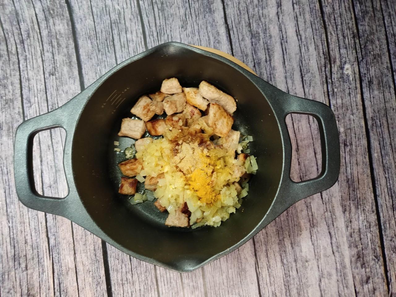 Шаг 4 приготовления Нут с мясом и овощами