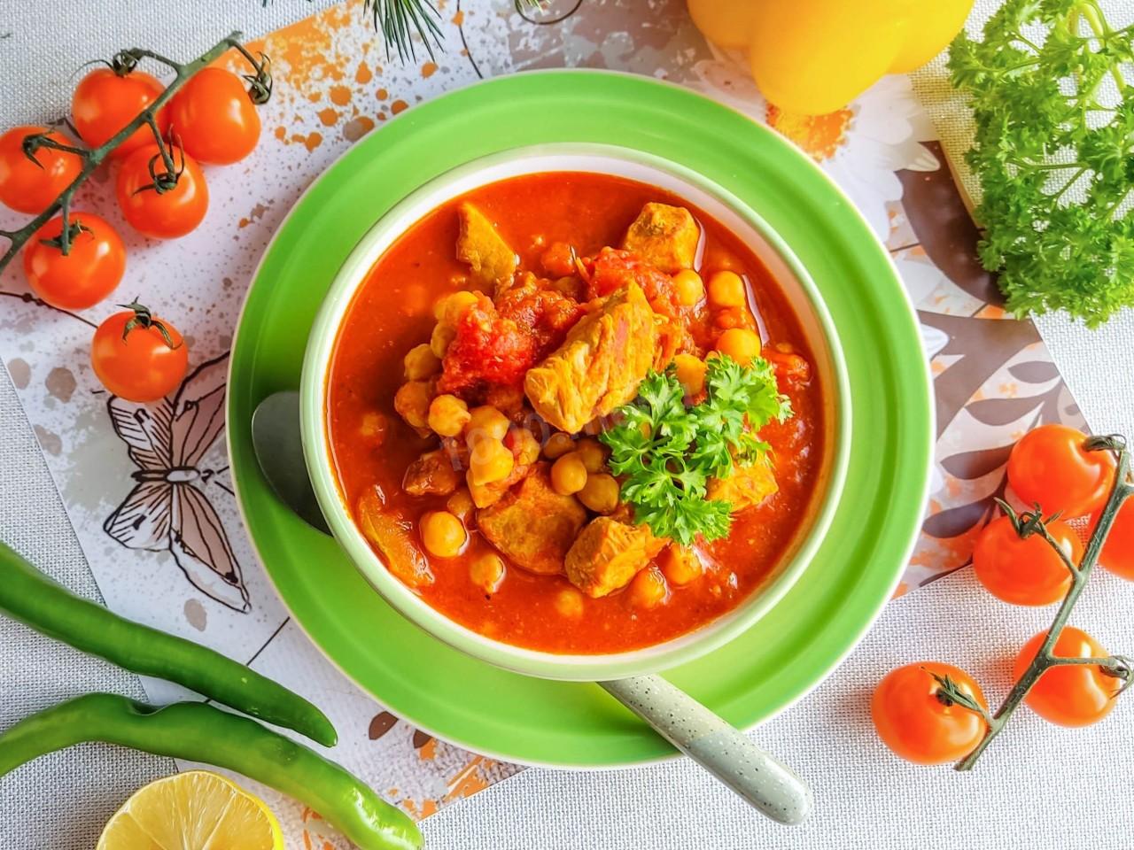 Обложка рецепта Нут с мясом и овощами