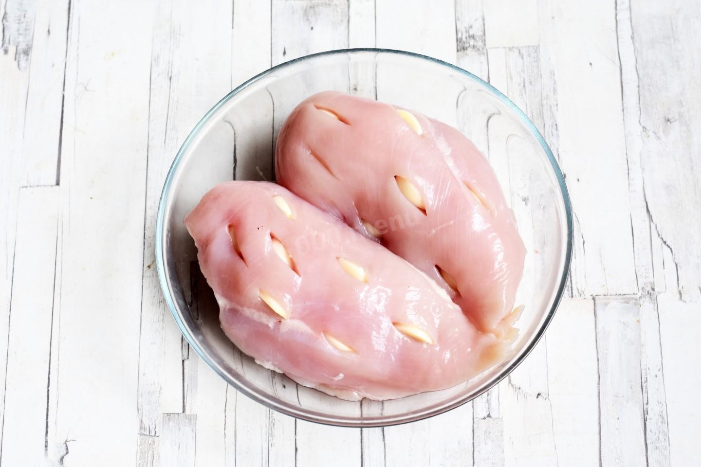 Шаг 3 приготовления Куриная грудка в беконе в духовке