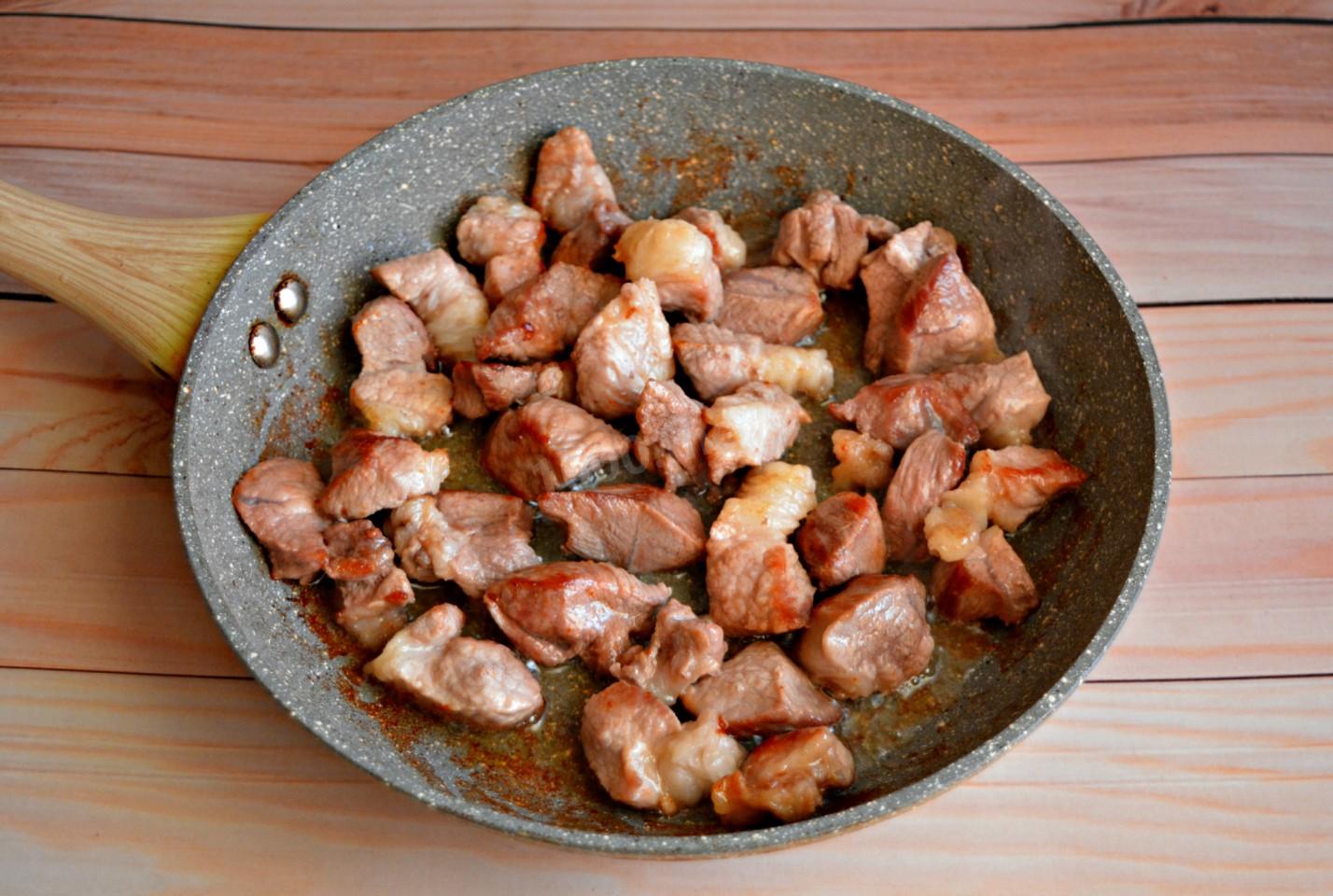 Шаг 2 приготовления Солянка с капустой картошкой и мясом