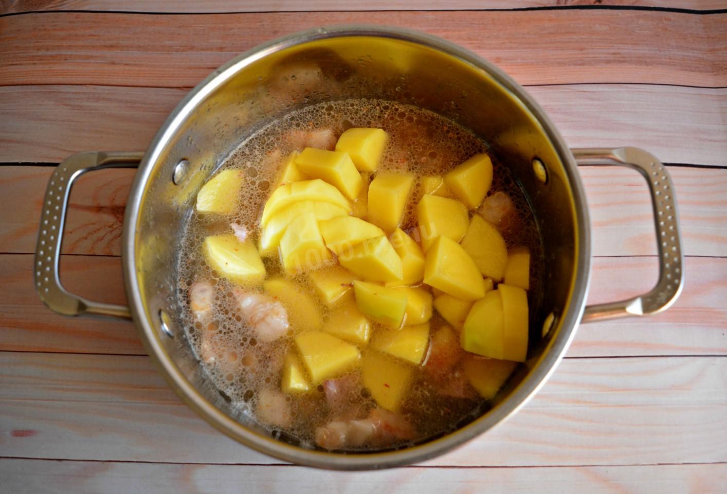 Шаг 4 приготовления Солянка с капустой картошкой и мясом