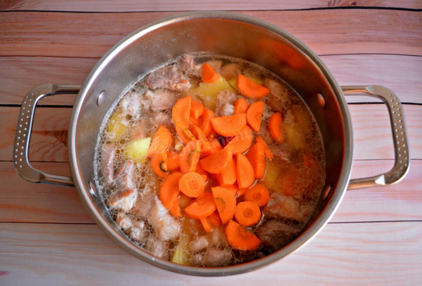 Шаг 5 приготовления Солянка с капустой картошкой и мясом