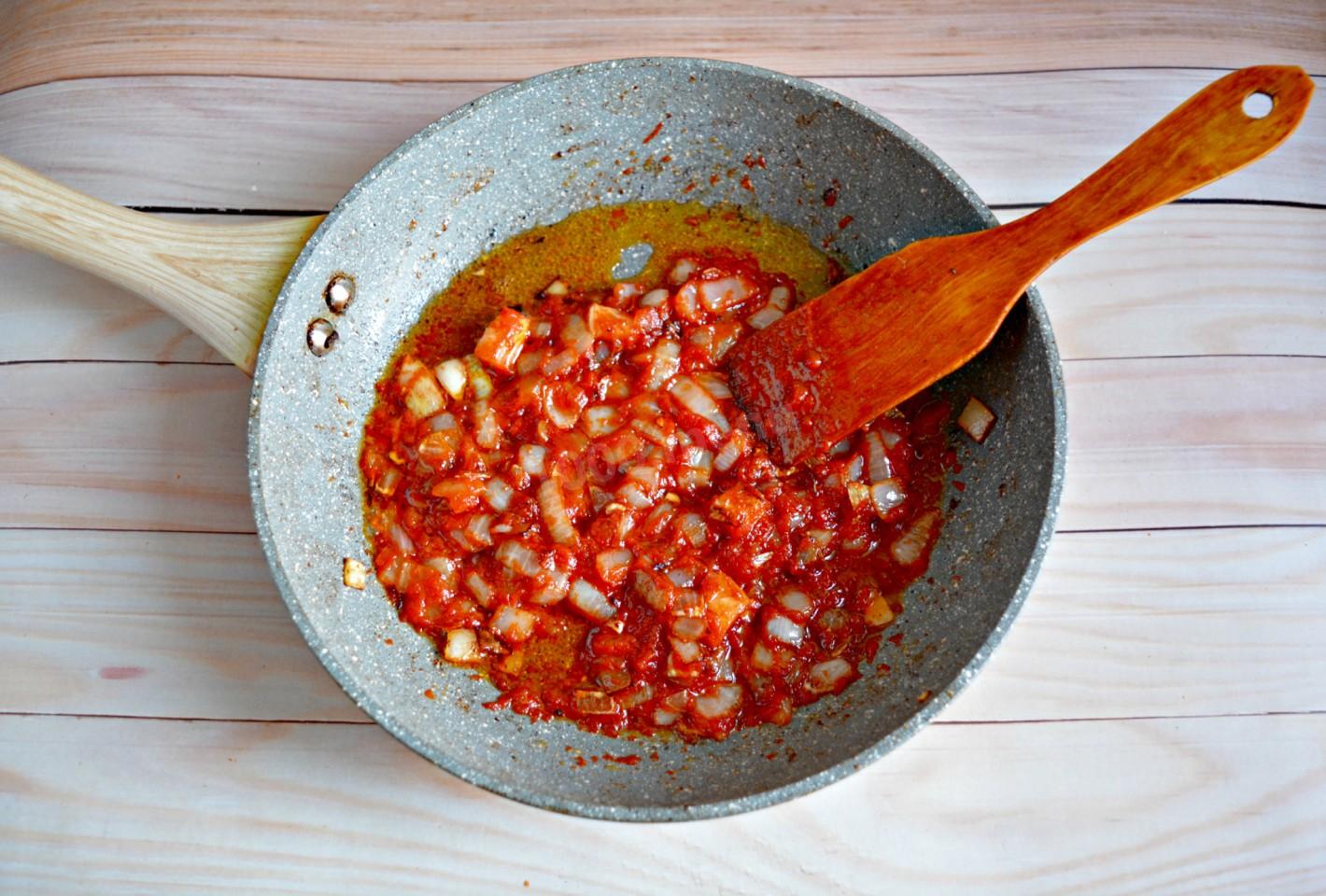 Шаг 7 приготовления Солянка с капустой картошкой и мясом
