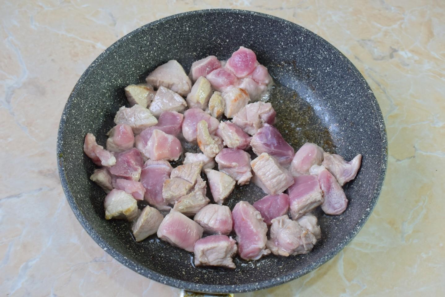 Шаг 2 приготовления Гуляш с картошкой