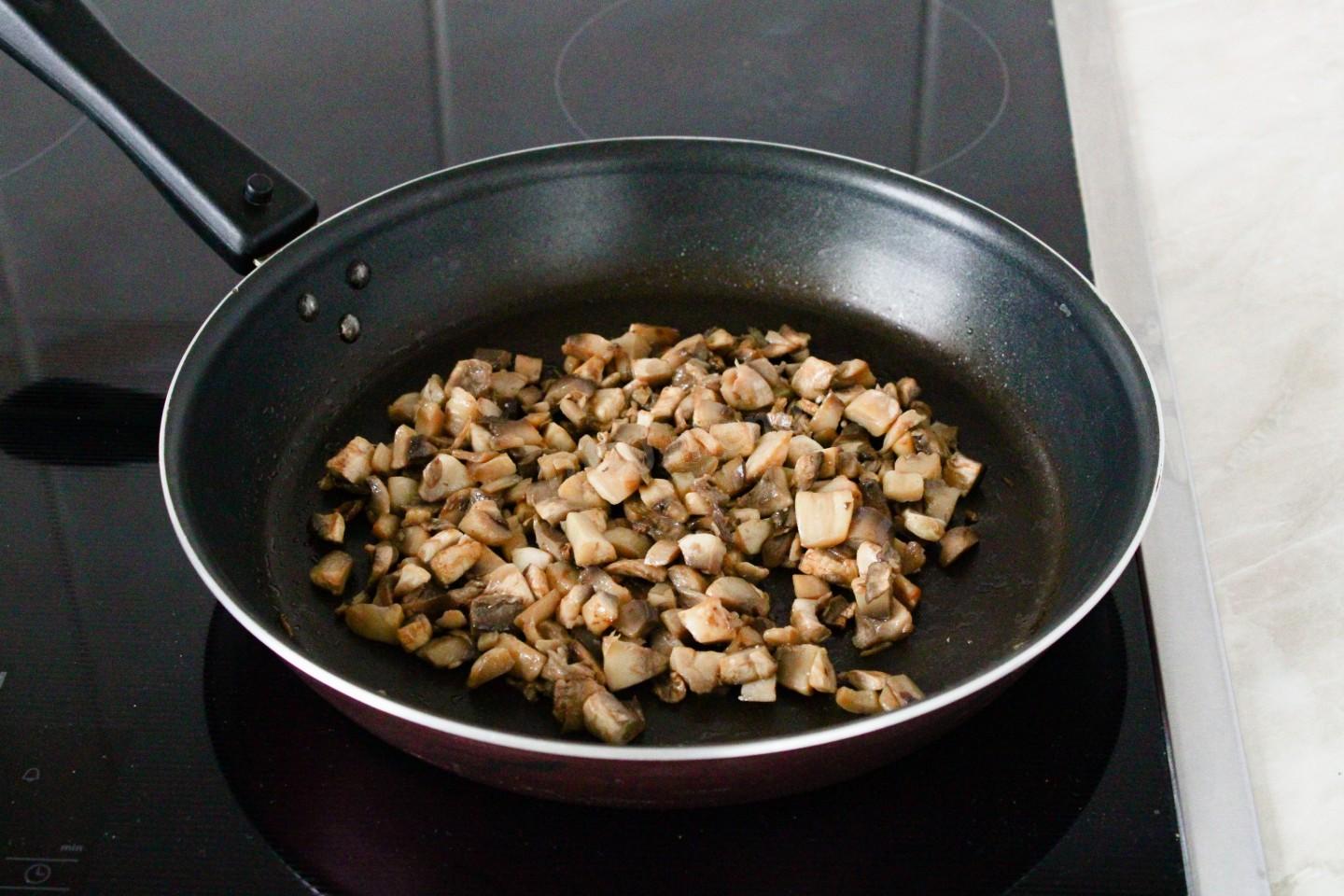 Шаг 10 приготовления Запеканка с курицей и грибами в духовке