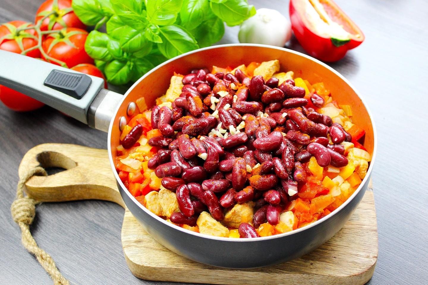 Шаг 10 приготовления Красная фасоль с мясом тушеная