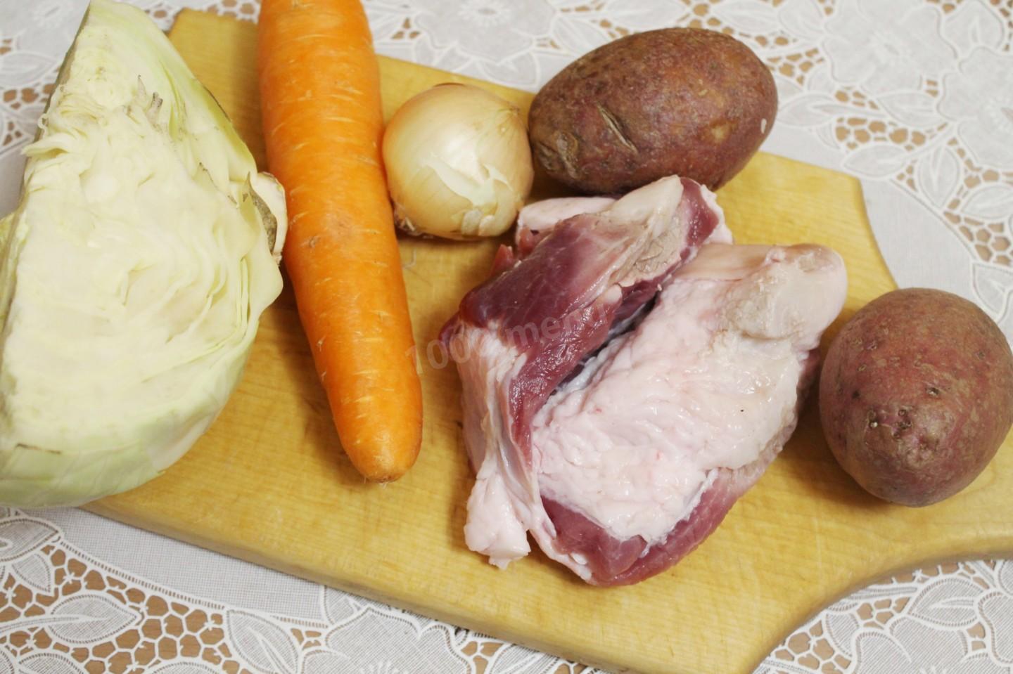 Шаг 1 приготовления Овощи с мясом в горшочках