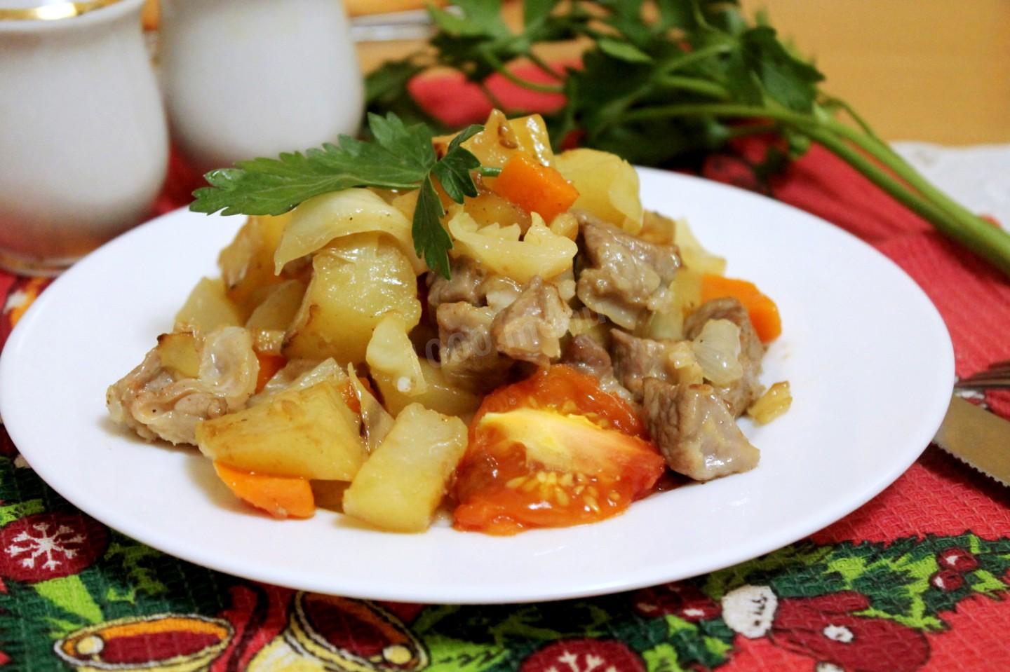 Шаг 10 приготовления Овощи с мясом в горшочках