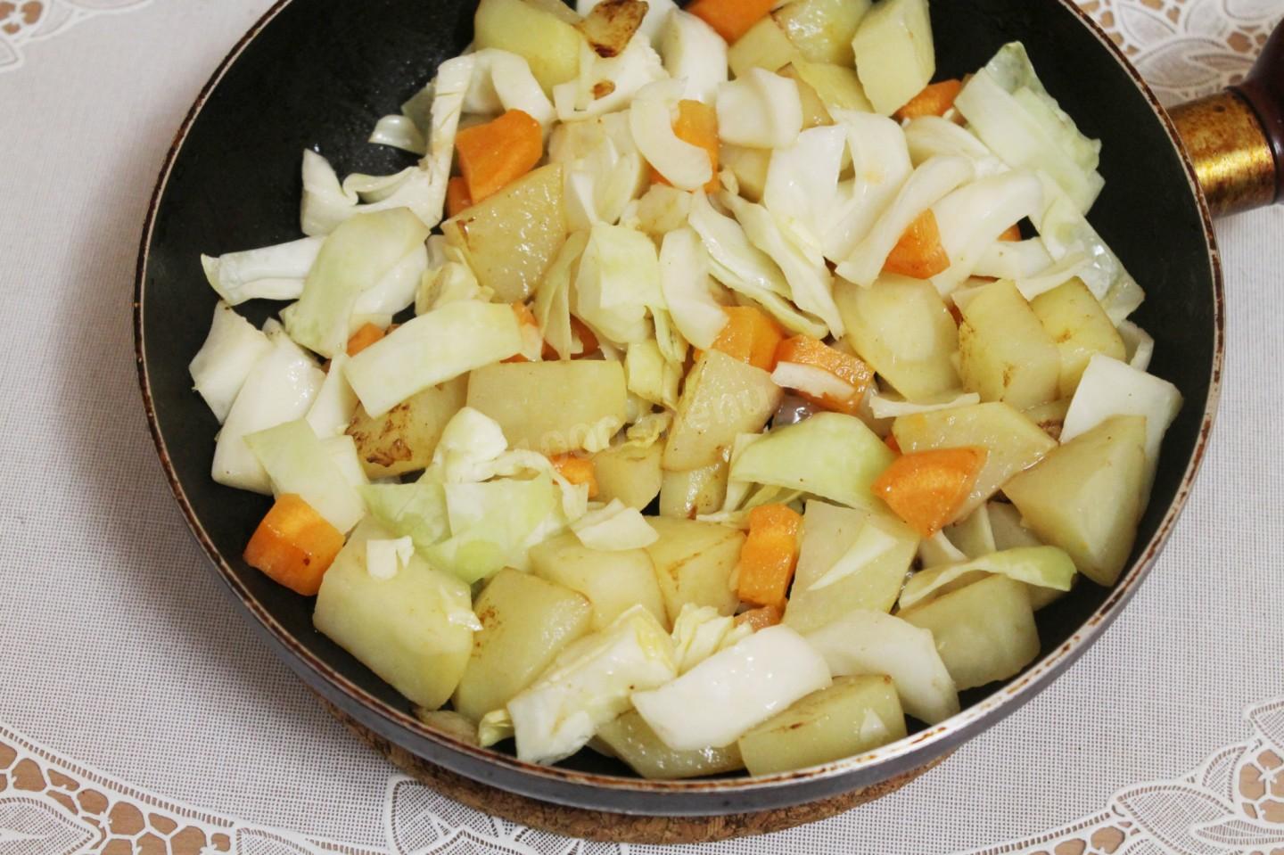 Шаг 6 приготовления Овощи с мясом в горшочках