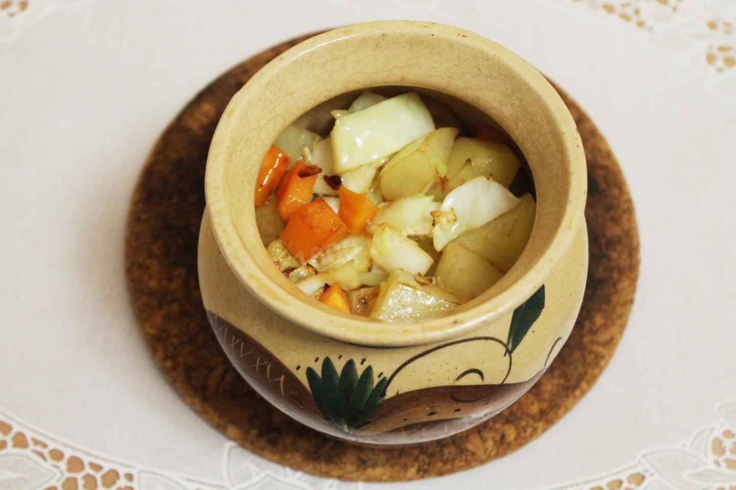 Шаг 7 приготовления Овощи с мясом в горшочках