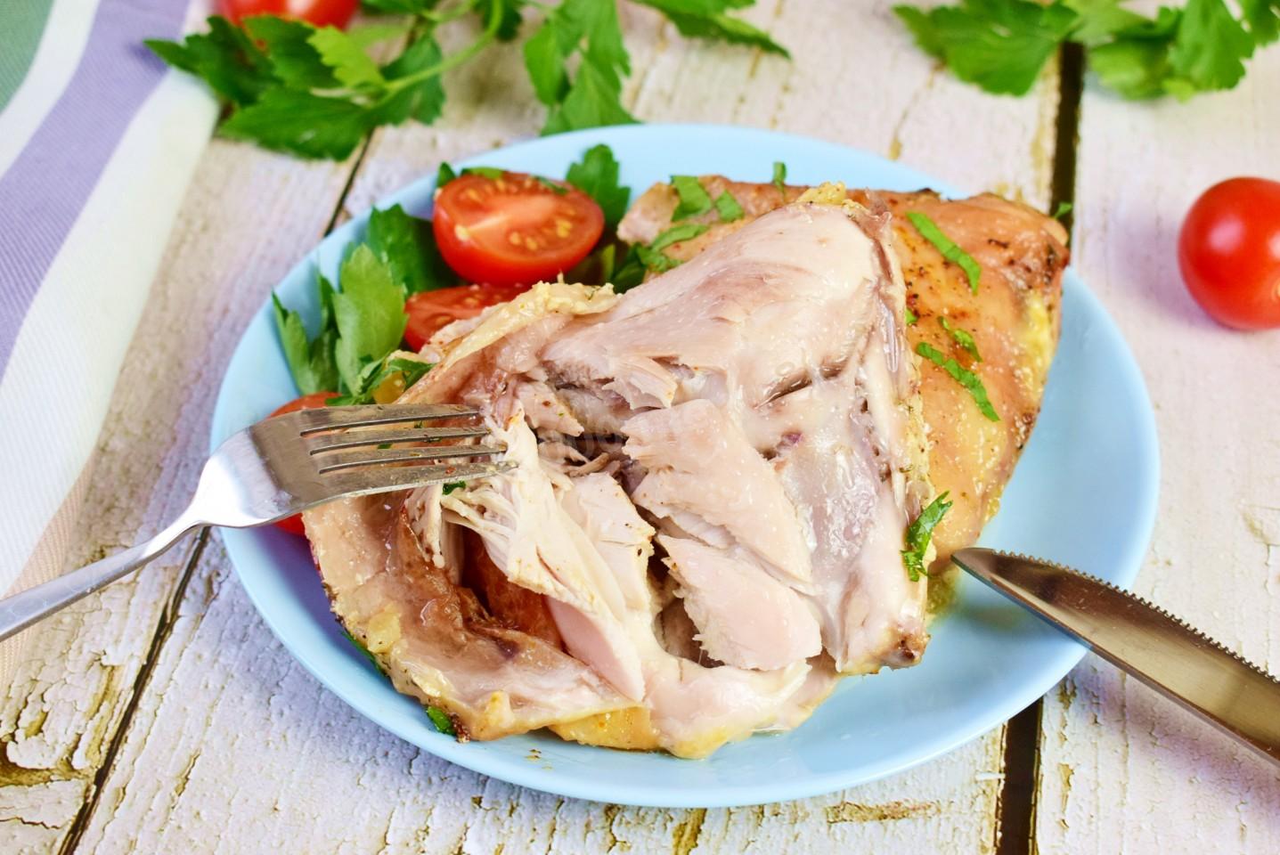 Шаг 6 приготовления Куриные бедра в майонезе с чесноком в духовке
