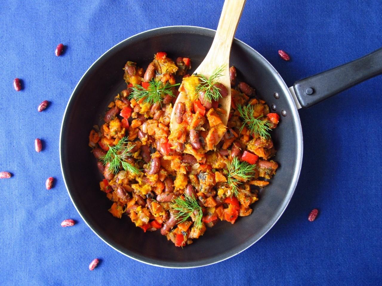 Шаг 14 приготовления Тушеная красная фасоль с овощами