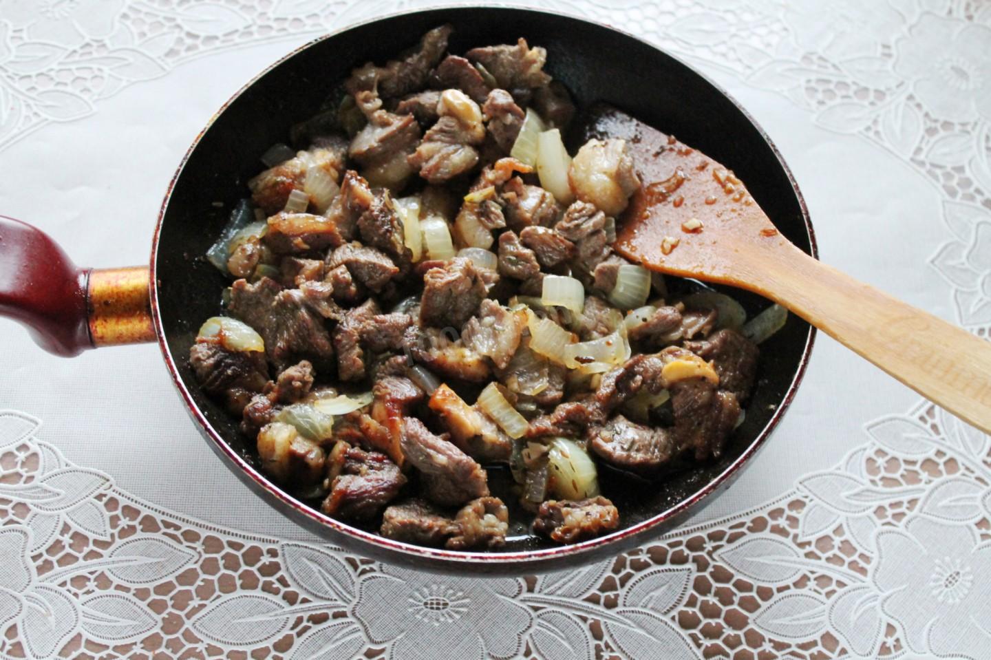 Шаг 9 приготовления Баранина жареная на сковороде