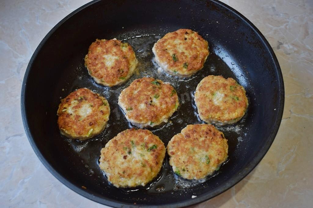 Шаг 6 приготовления Куриные котлеты с зеленью