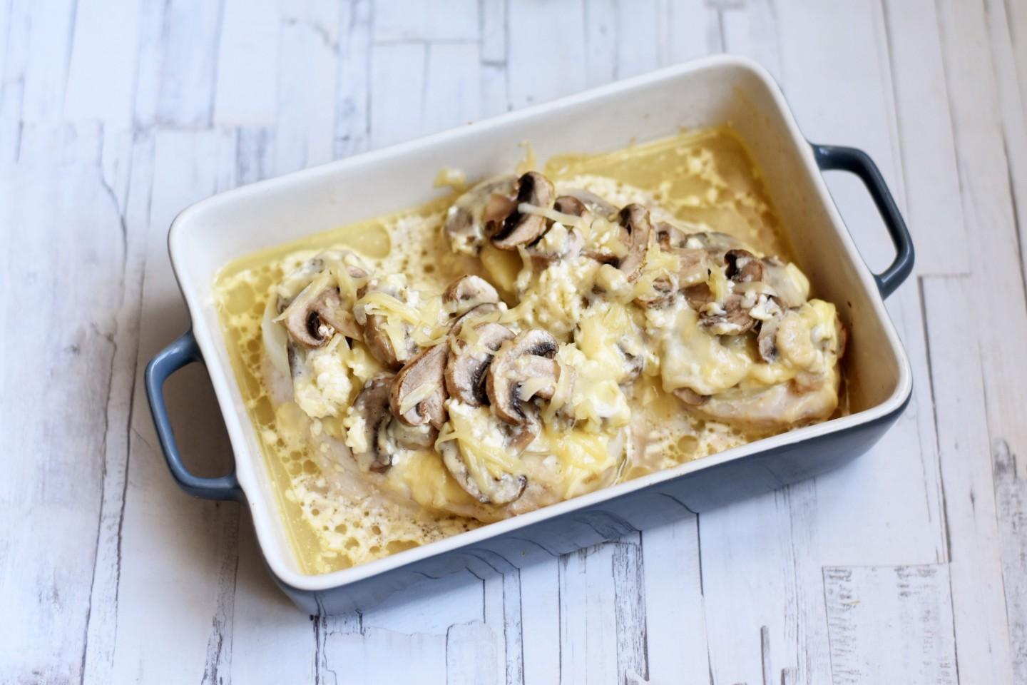 Шаг 12 приготовления Куриное филе с грибами и сыром в духовке