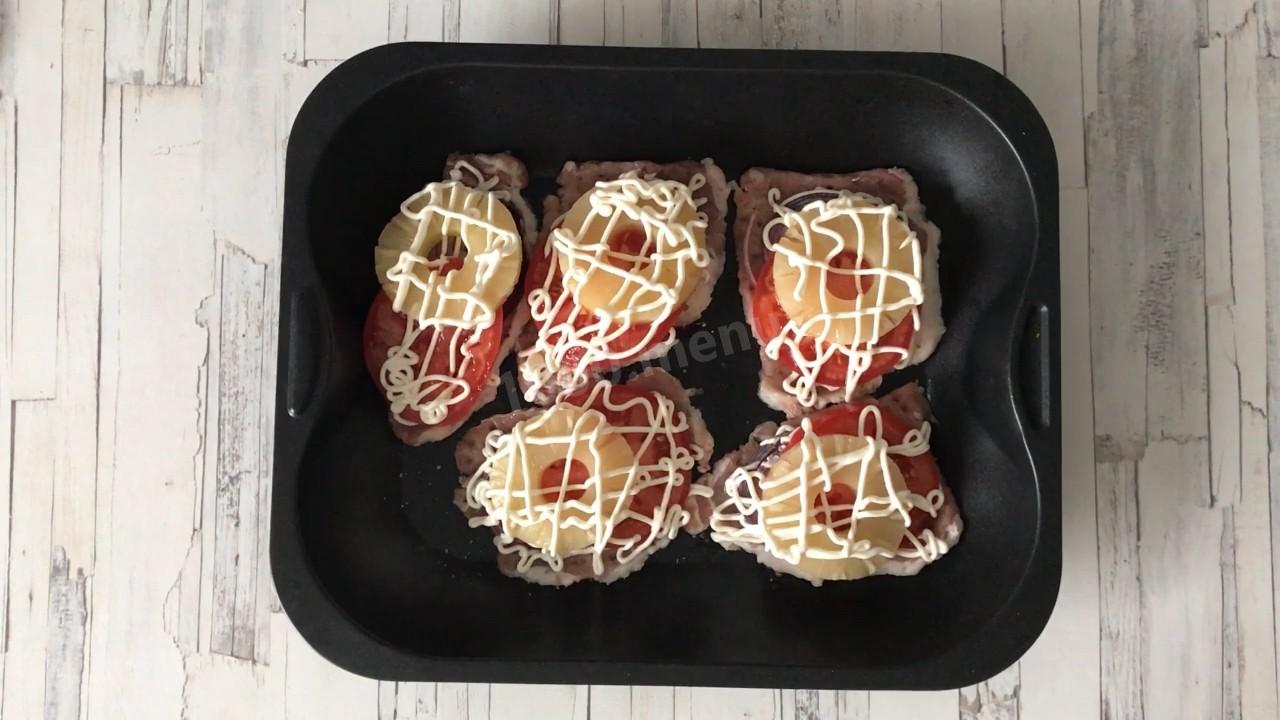 Шаг 8 приготовления Свинина с ананасом и сыром в духовке запеченная