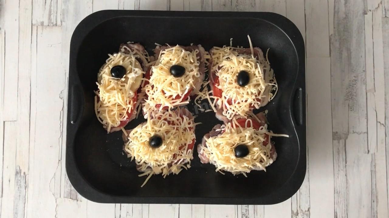 Шаг 9 приготовления Свинина с ананасом и сыром в духовке запеченная