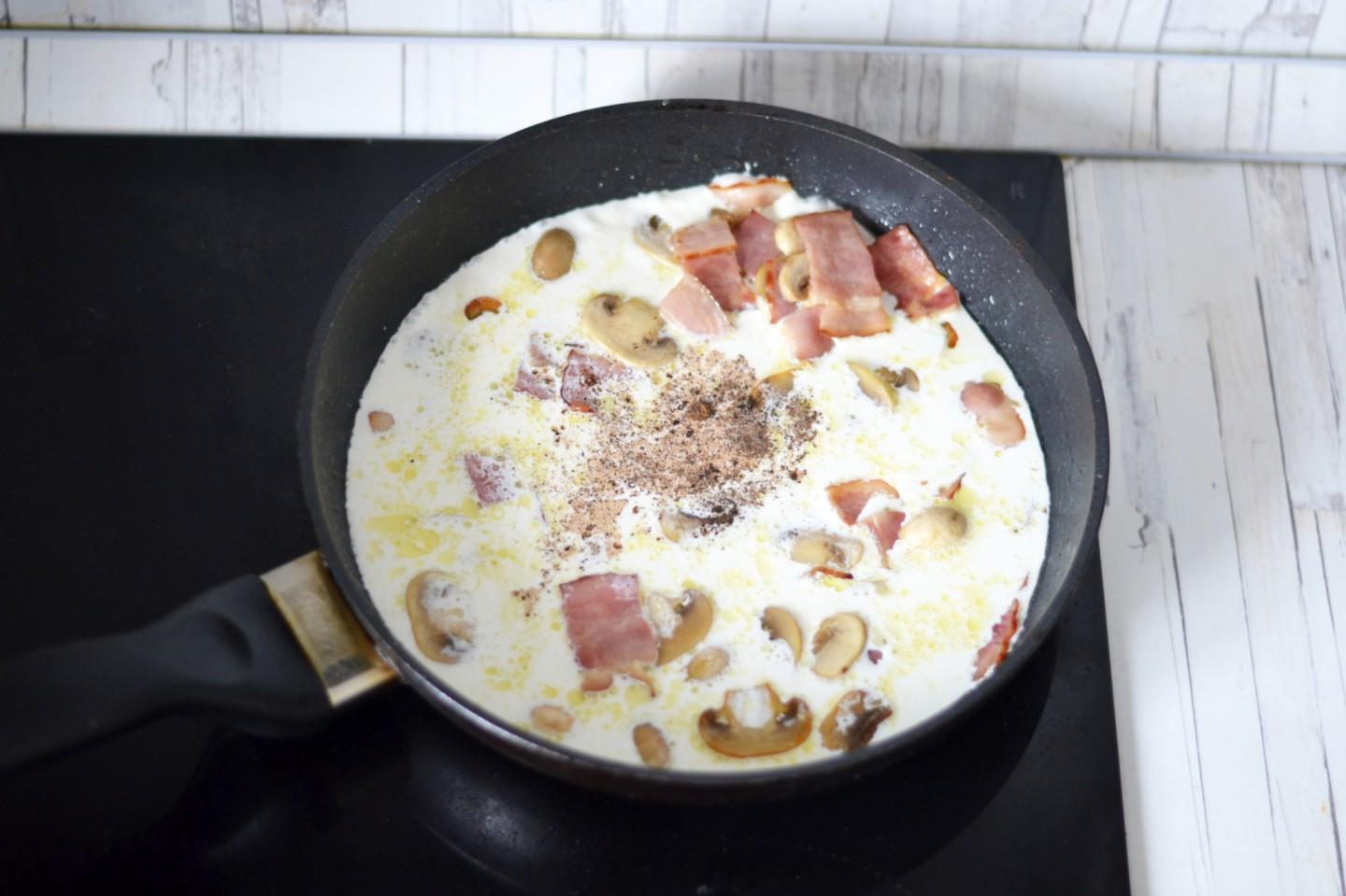 Шаг 8 приготовления Картошка с сыром и беконом в духовке по швейцарски