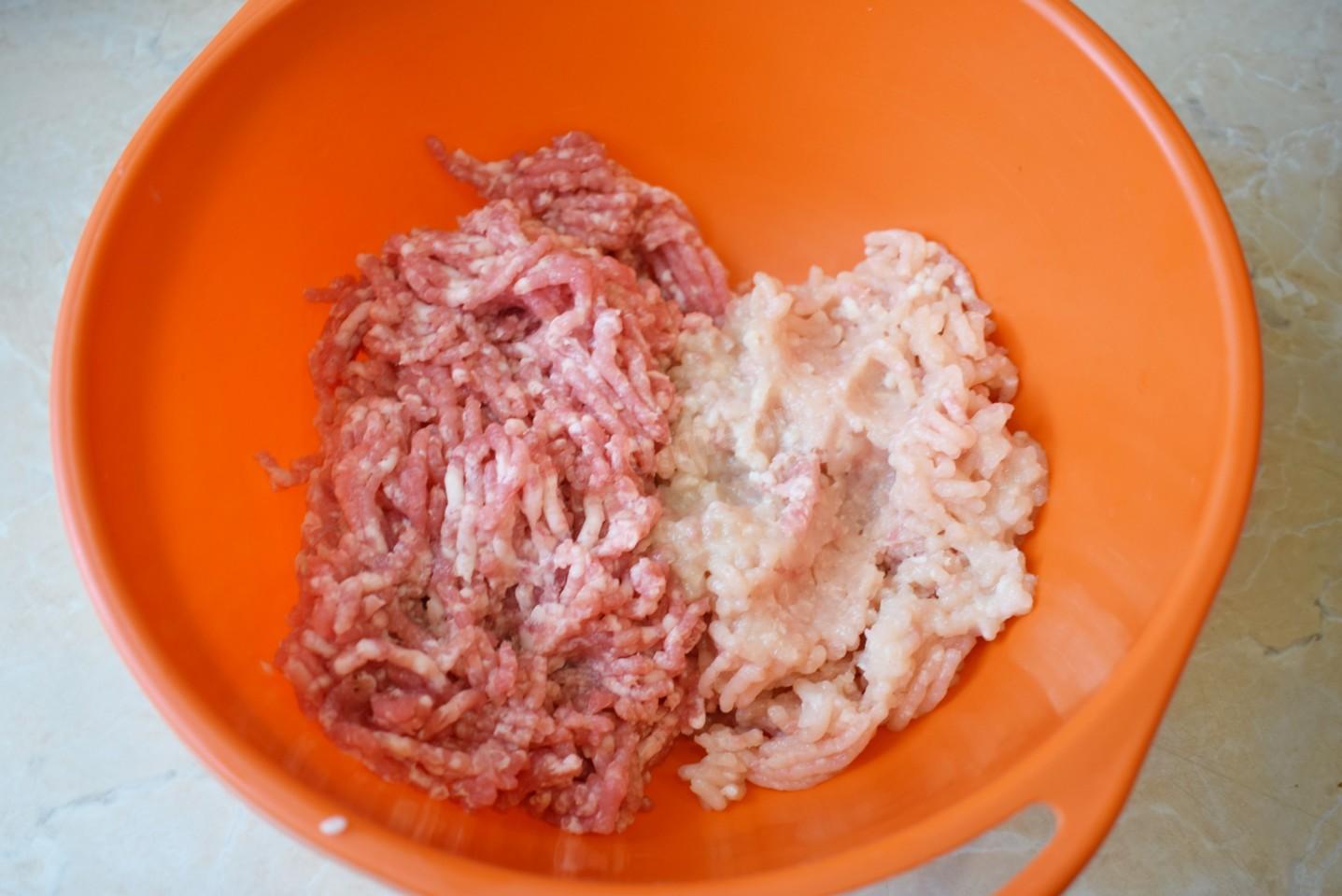 Шаг 2 приготовления Котлеты из свинины и курицы