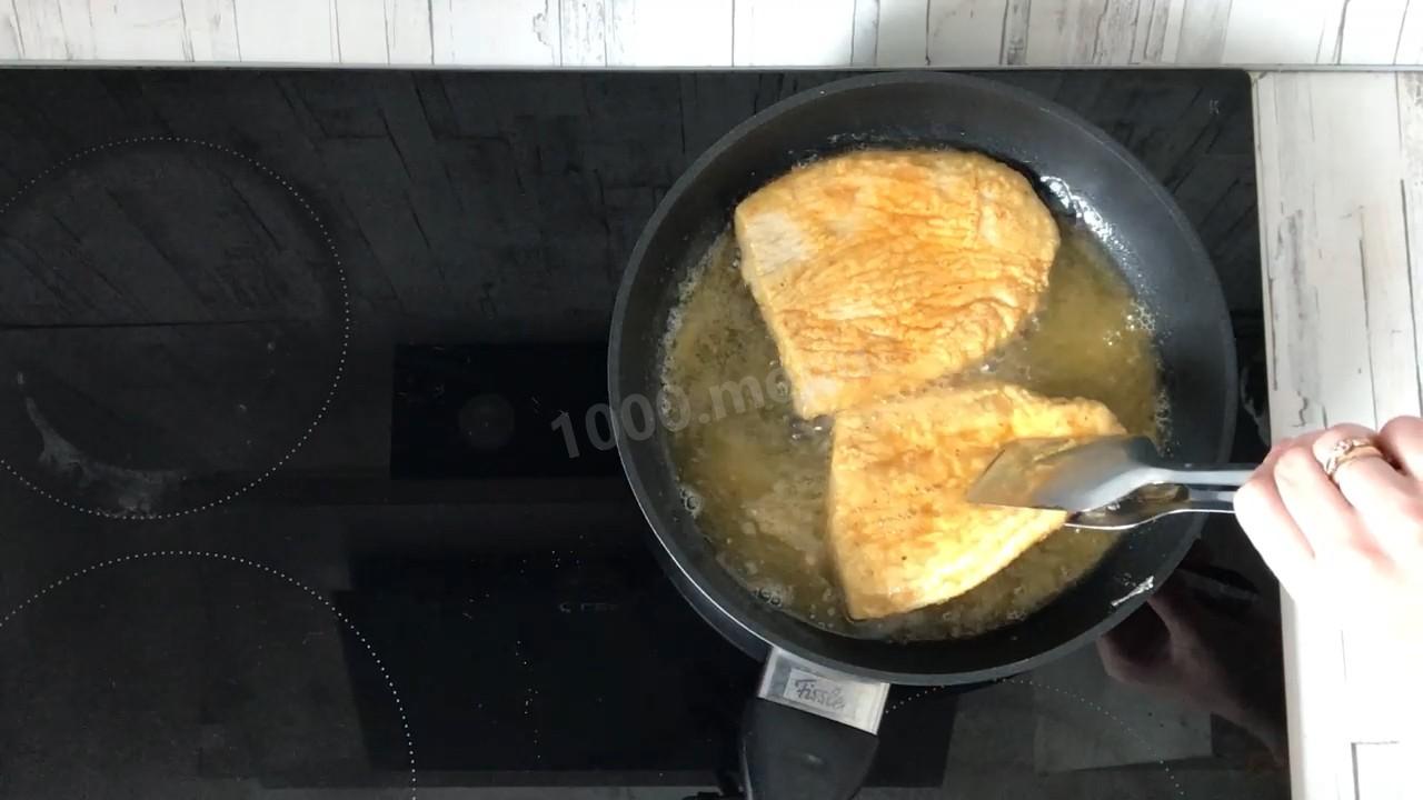 Шаг 9 приготовления Шницель из индейки на сковороде