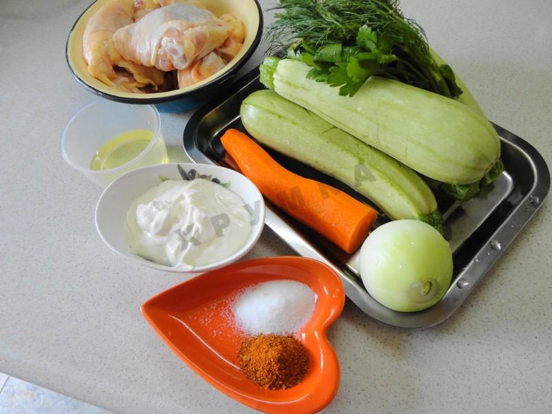 Шаг 1 приготовления Курица с кабачками в мультиварке