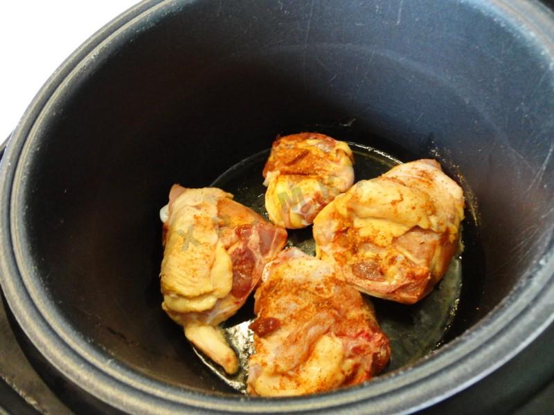Шаг 3 приготовления Курица с кабачками в мультиварке