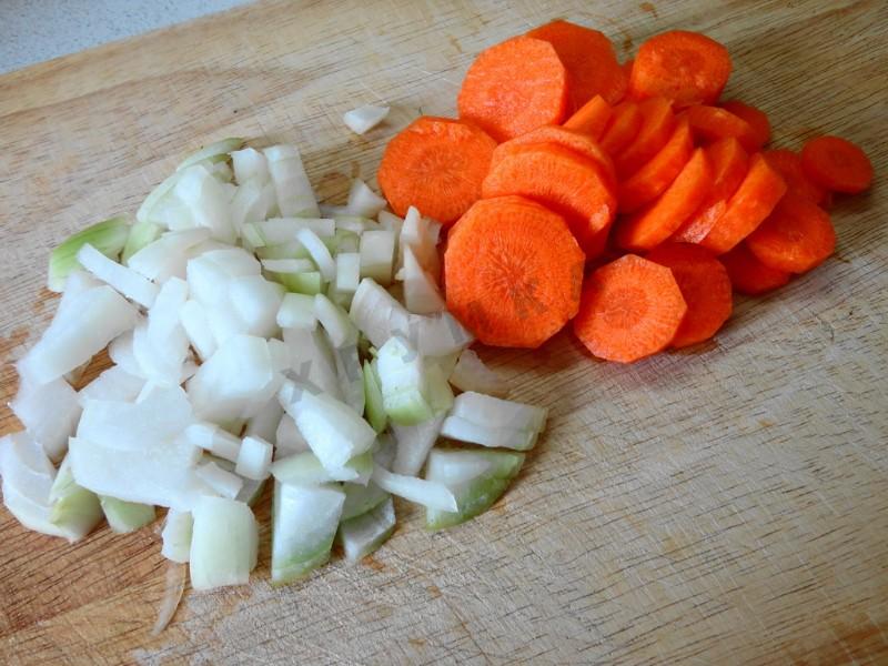 Шаг 4 приготовления Курица с кабачками в мультиварке