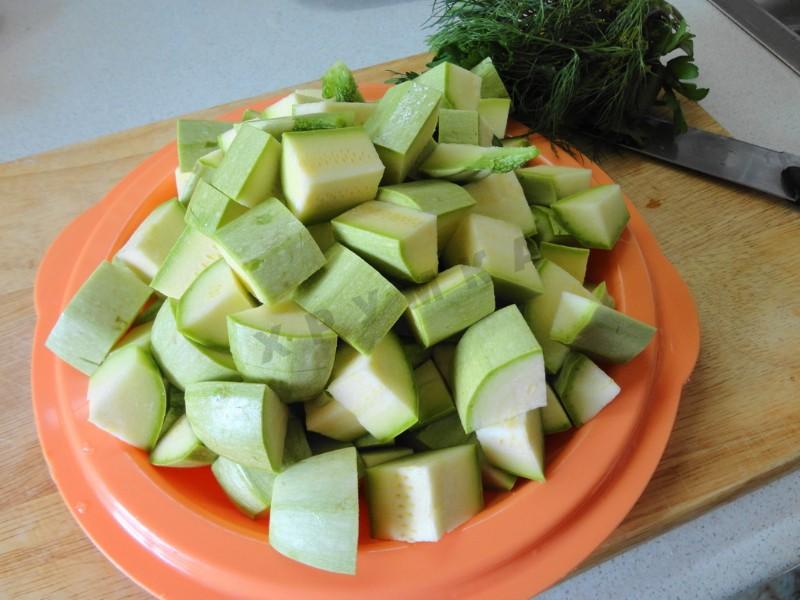 Шаг 7 приготовления Курица с кабачками в мультиварке